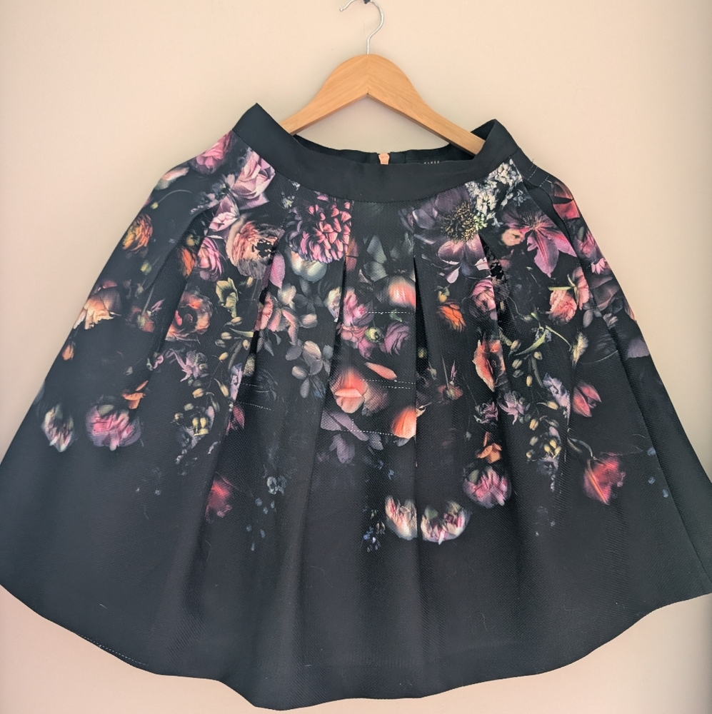 ✨ Ted Baker Floral Skirt ✨